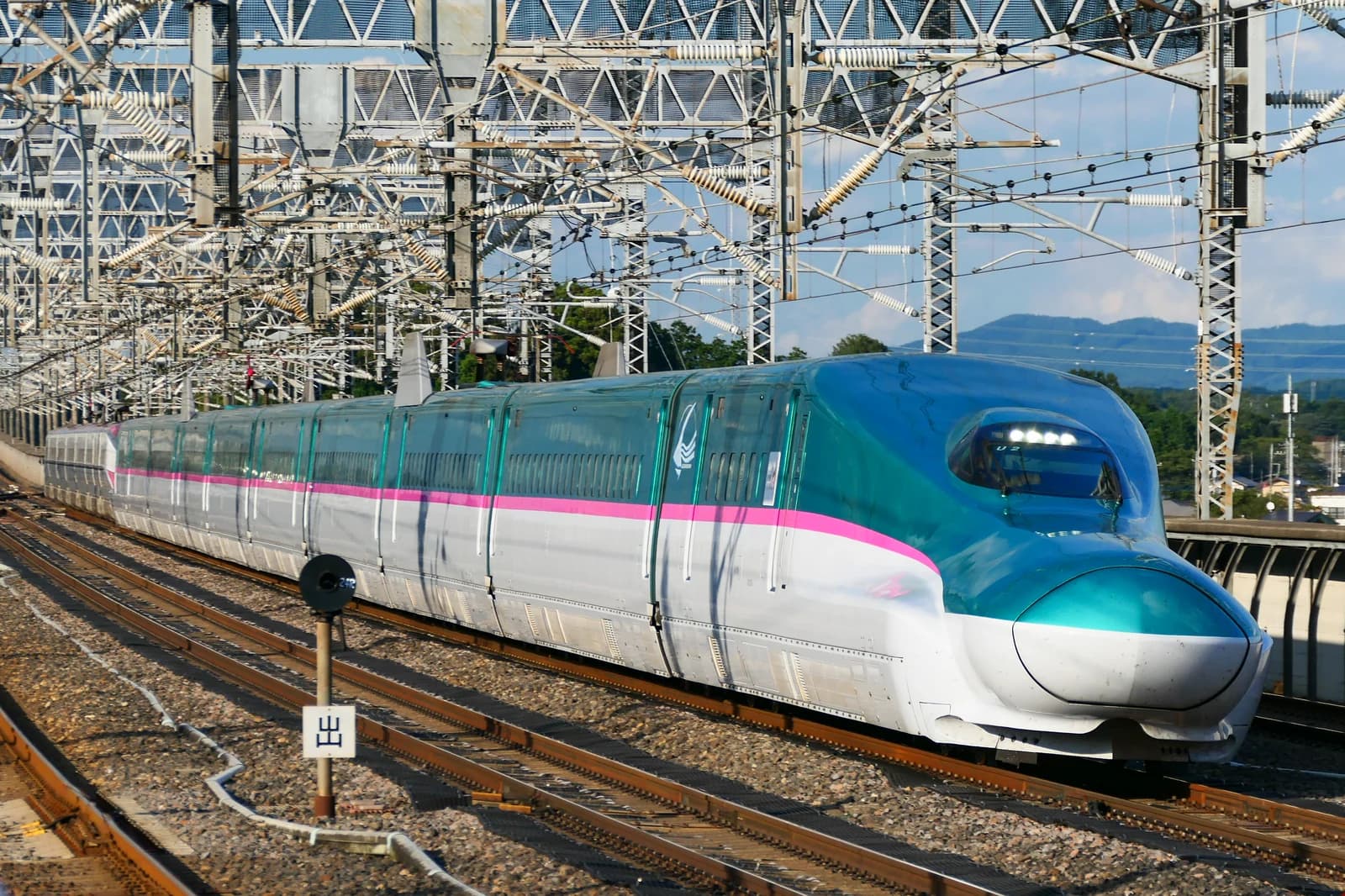 JR East E5 Hayabusa Shinkansen — the bullet train type covered by the JR Pass for Tohoku and Hokkaido routes