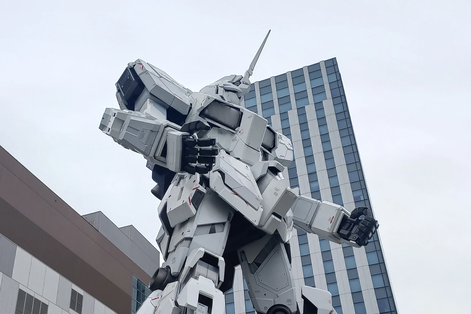 Life-sized Unicorn Gundam statue at DiverCity Tokyo Plaza in Odaiba, an iconic anime landmark