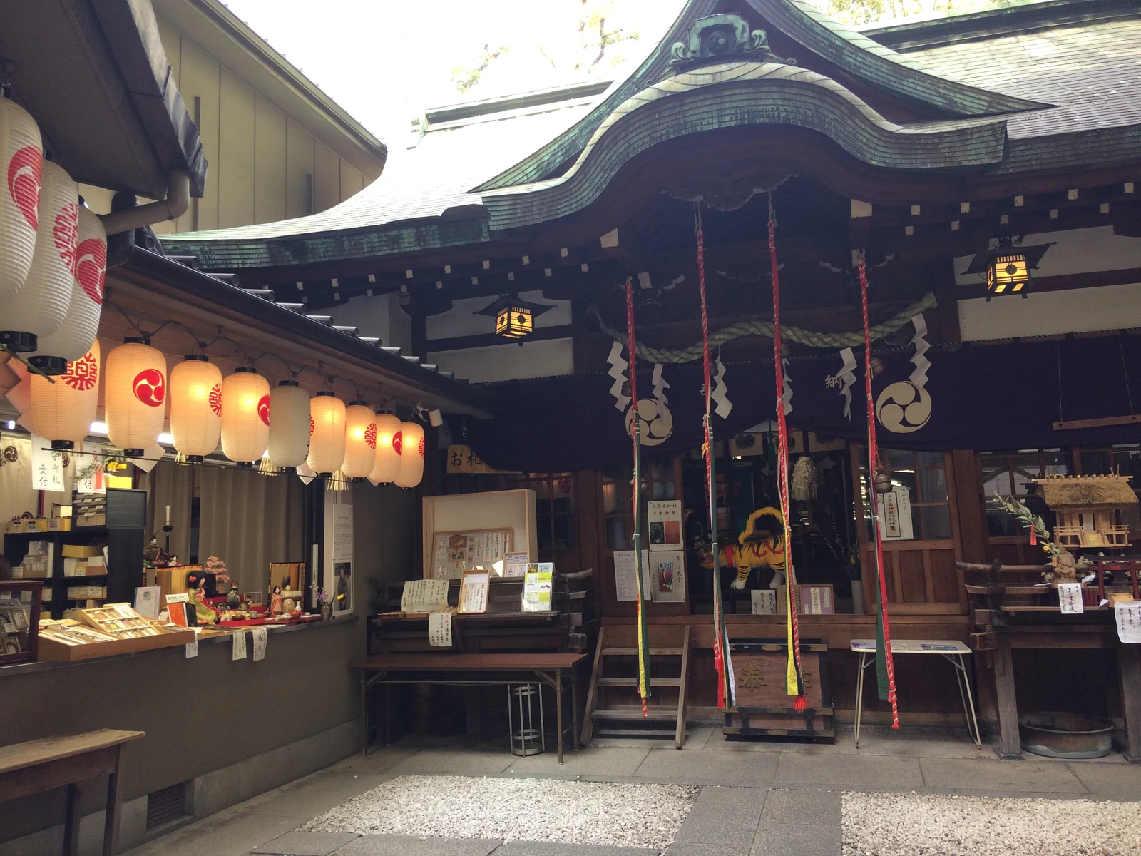 Sukunahikona Shrine in Osaka's Doshomachi pharmacy district, wooden hall with red and white paper lanterns, the national patron shrine of pharmacy