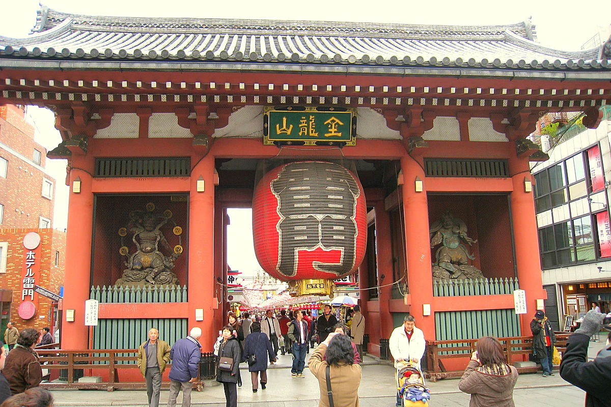 Kaminarimon (Thunder Gate) at Senso-ji Temple in Asakusa, the landmark that opens the Taisho-era streets referenced throughout Demon Slayer