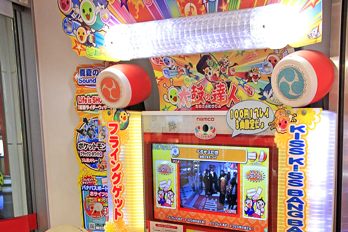 Taiko no Tatsujin arcade cabinet at a Tokyo game center, the drum-and-stick rhythm game that is the easiest first pick for most tourists