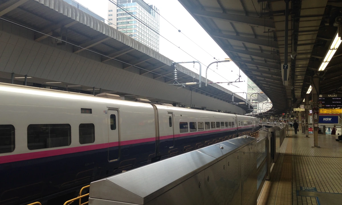 Shinkansen on a Tokyo Station platform — JR's high-speed rail spine for first-time visitors to Japan
