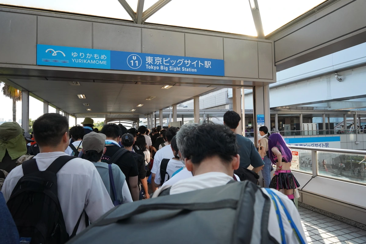 Crowds queueing for the Yurikamome line after day 2 of Comiket 106 at Tokyo Big Sight, the scale of attendance anime fans plan around