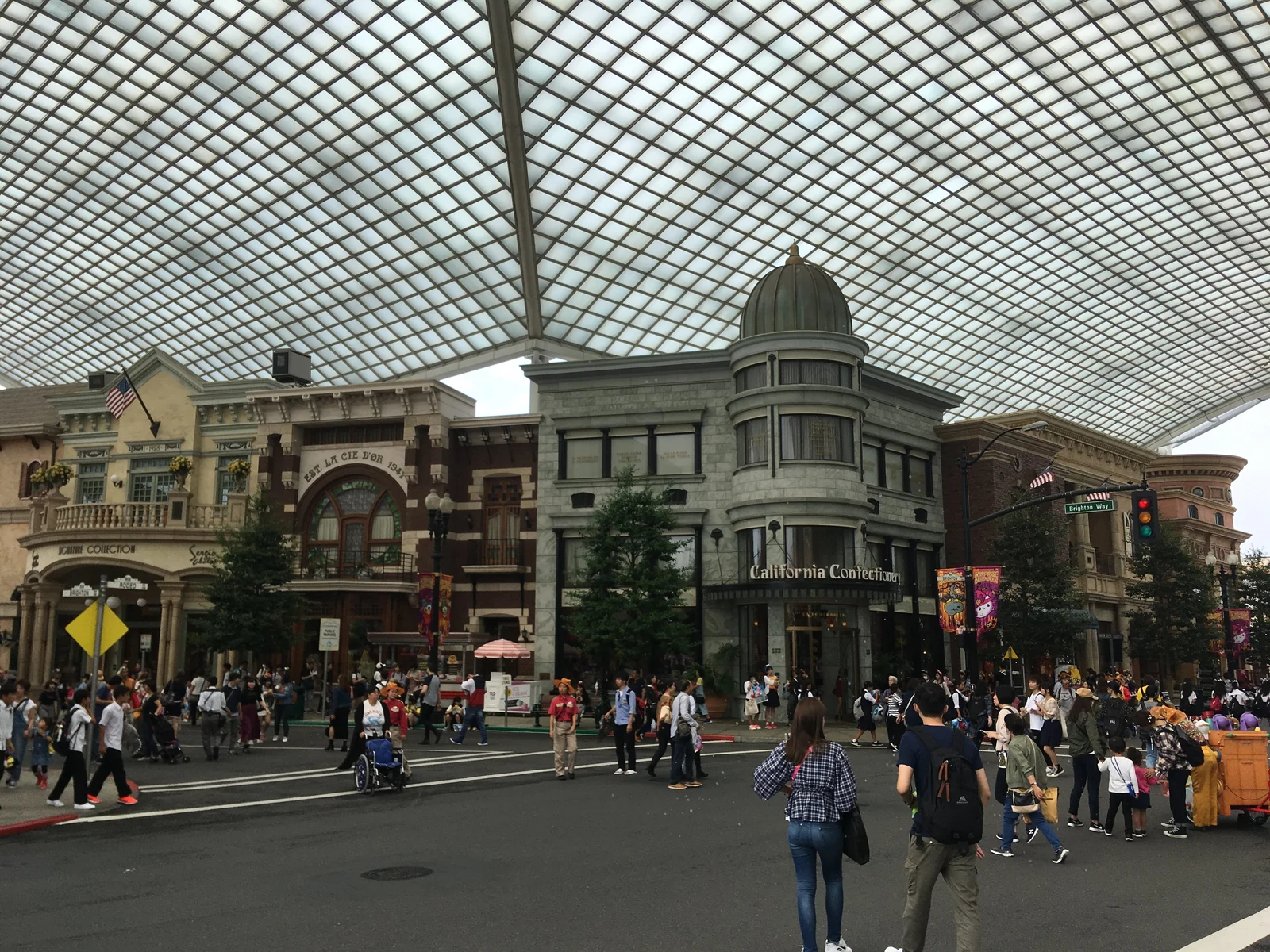 Hollywood-themed area at Universal Studios Japan with retail and dining facades