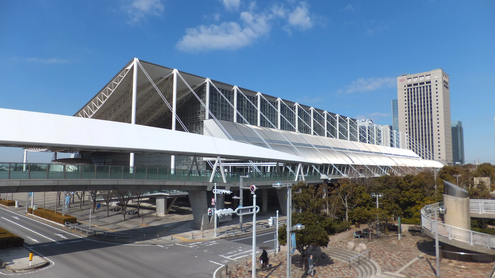 Makuhari Messe North Hall exterior, the venue that hosts Wonder Festival twice a year